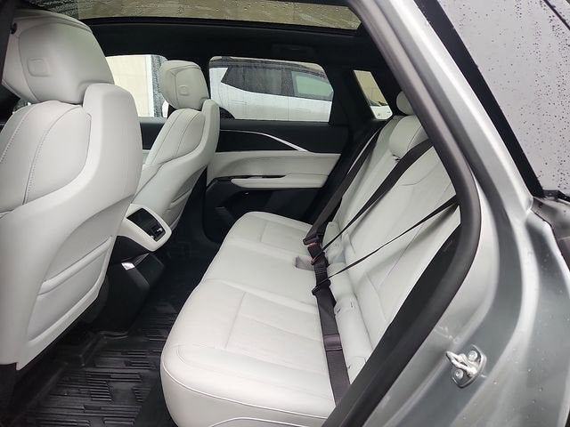 2024 Cadillac LYRIQ Luxury 1