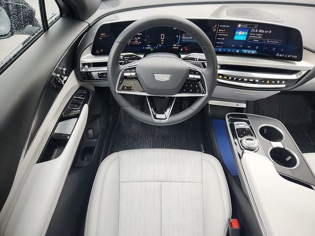 2024 Cadillac LYRIQ Luxury 1