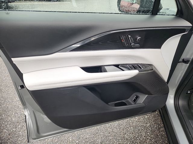 2024 Cadillac LYRIQ Luxury 1