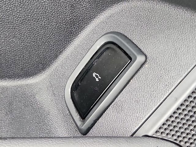 2024 Cadillac LYRIQ Luxury 1