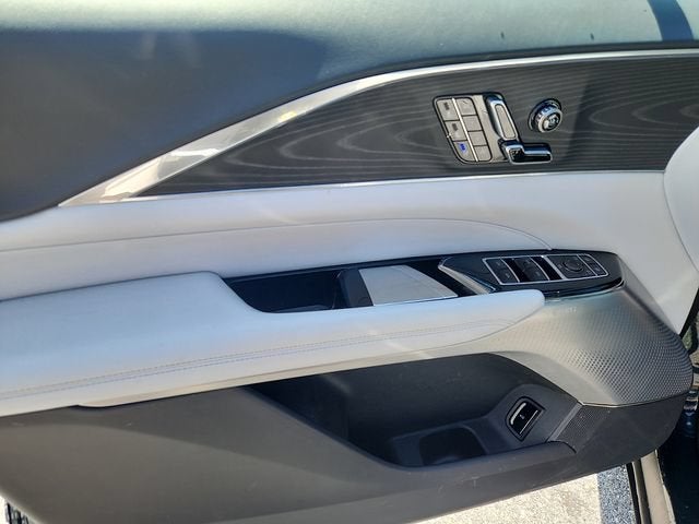 2024 Cadillac LYRIQ Luxury 2