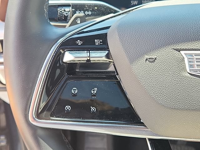 2024 Cadillac LYRIQ Luxury 2