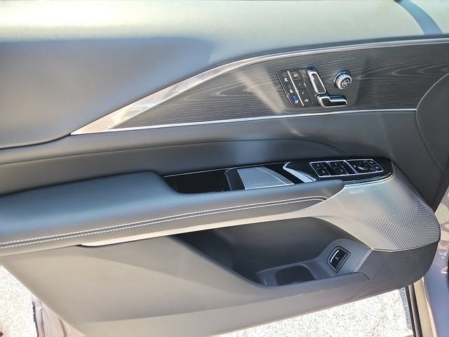 2024 Cadillac LYRIQ Luxury 2