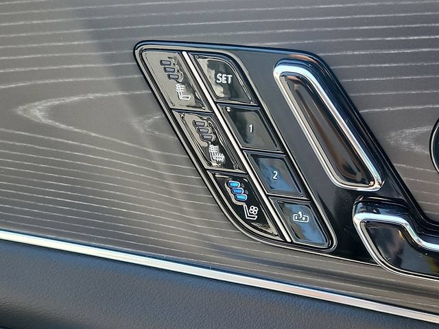 2024 Cadillac LYRIQ Luxury 2