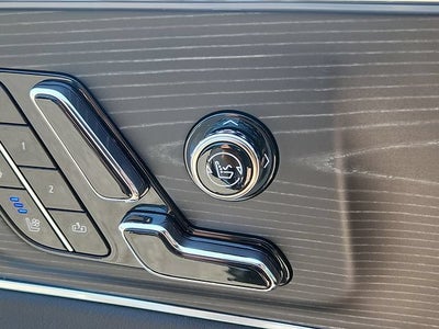 2024 Cadillac LYRIQ Luxury 2