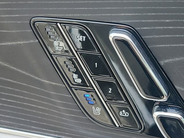 2024 Cadillac LYRIQ Luxury 3
