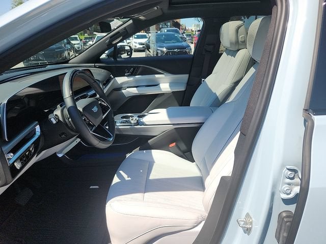 2024 Cadillac LYRIQ Sport 2
