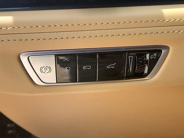 2025 Cadillac ESCALADE IQ Luxury 2