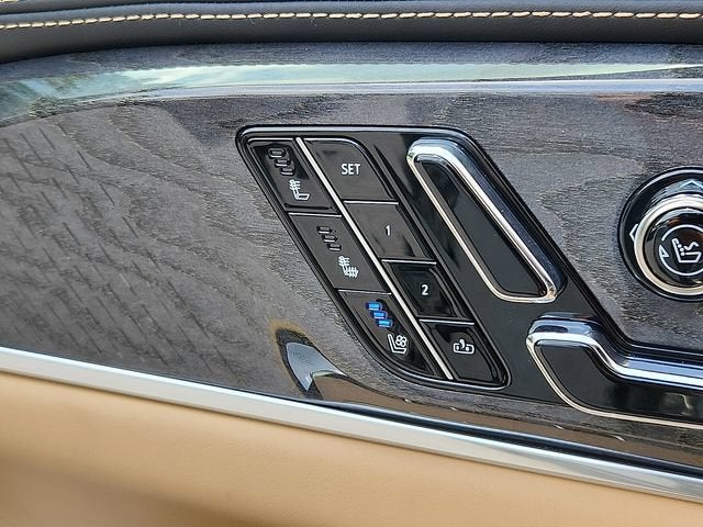 2025 Cadillac ESCALADE IQ Luxury 2