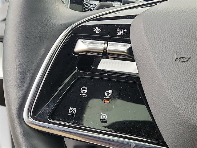 2025 Cadillac OPTIQ Luxury 2