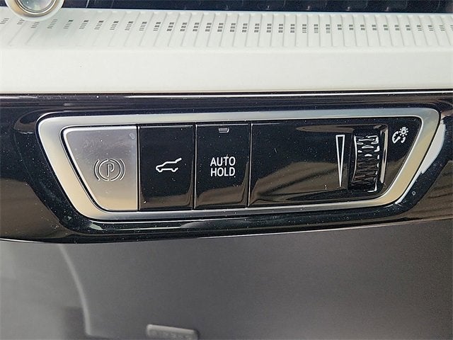 2025 Cadillac OPTIQ Luxury 2