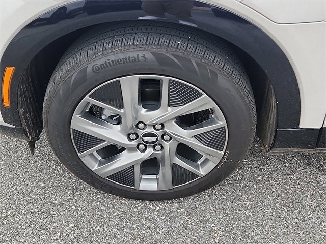 2025 Cadillac OPTIQ Luxury 2