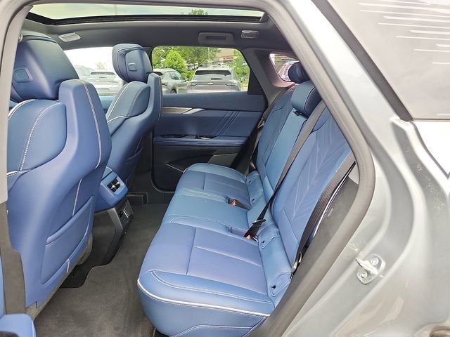2025 Cadillac OPTIQ Luxury 2