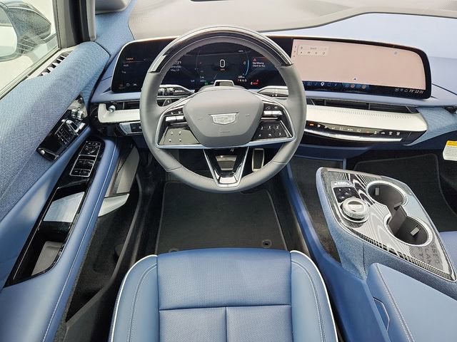 2025 Cadillac OPTIQ Luxury 2