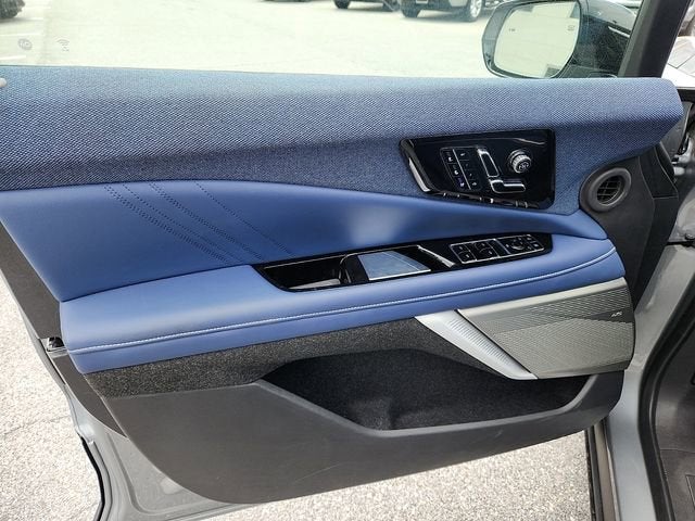 2025 Cadillac OPTIQ Luxury 2