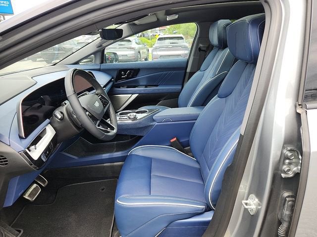 2025 Cadillac OPTIQ Luxury 2