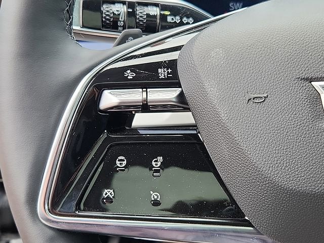 2025 Cadillac OPTIQ Luxury 2