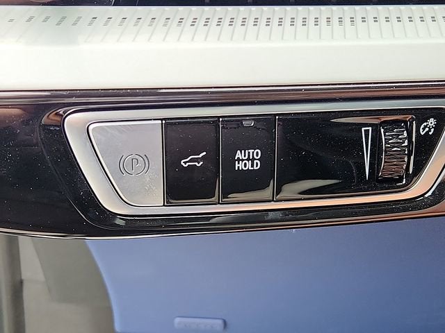 2025 Cadillac OPTIQ Luxury 2