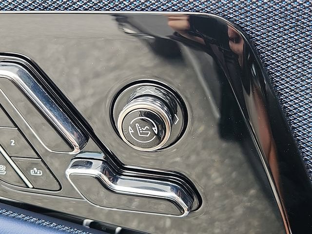 2025 Cadillac OPTIQ Luxury 2