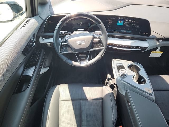 2025 Cadillac OPTIQ Luxury 2