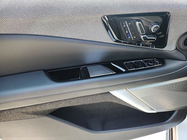 2025 Cadillac OPTIQ Luxury 2