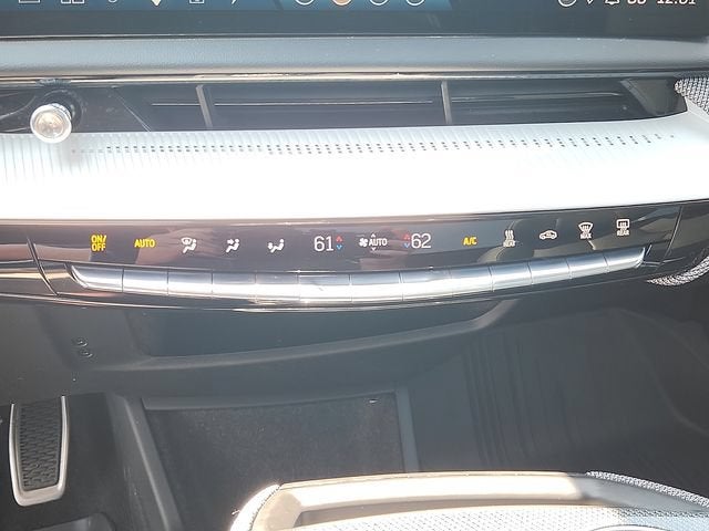 2025 Cadillac OPTIQ Luxury 2