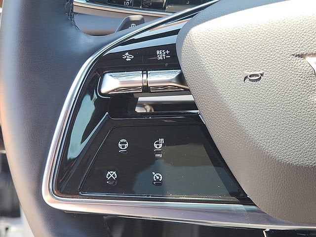 2025 Cadillac OPTIQ Luxury 2
