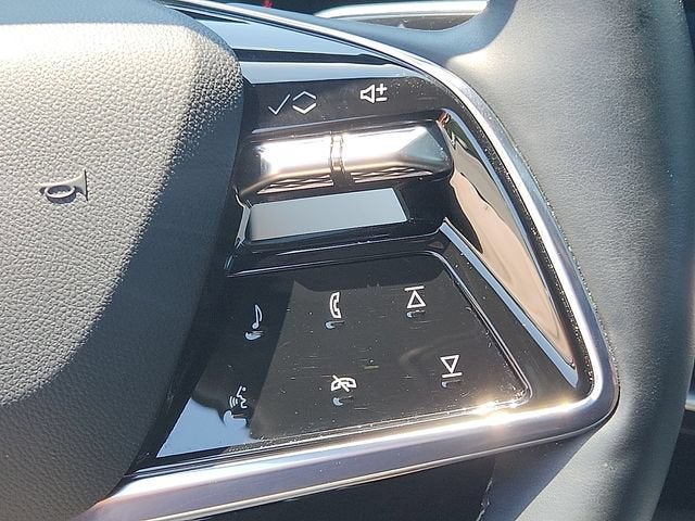 2025 Cadillac OPTIQ Luxury 2
