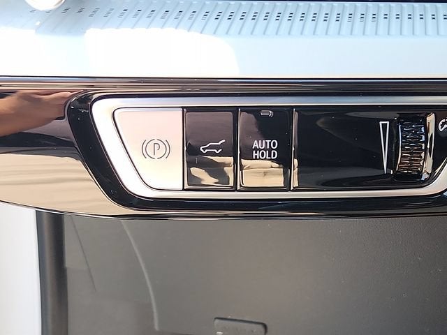 2025 Cadillac OPTIQ Luxury 2