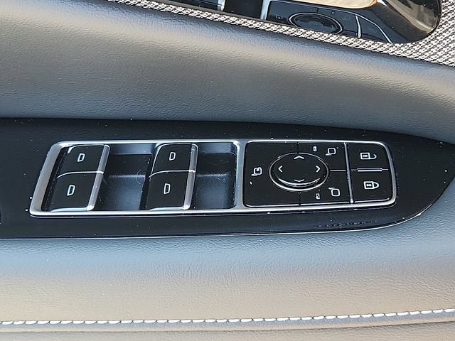 2025 Cadillac OPTIQ Luxury 2
