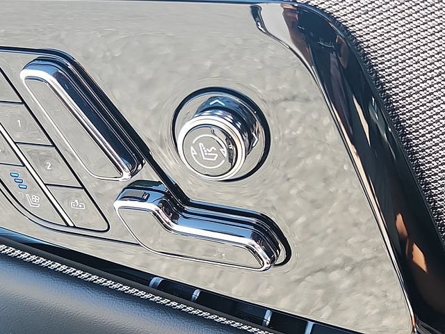 2025 Cadillac OPTIQ Luxury 2