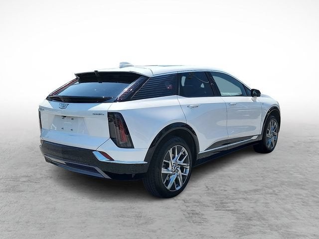 2025 Cadillac OPTIQ Luxury 2
