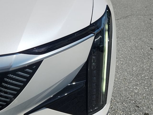 2025 Cadillac OPTIQ Luxury 2