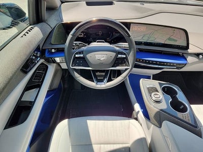 2025 Cadillac OPTIQ Luxury 2