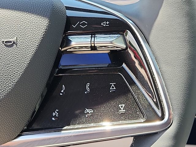 2025 Cadillac OPTIQ Luxury 2