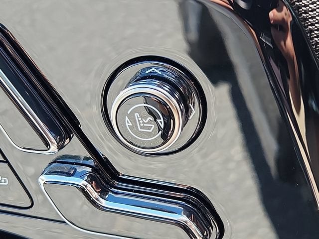 2025 Cadillac OPTIQ Luxury 2